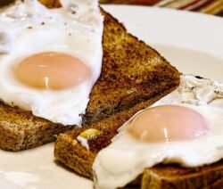 geroosterd brood ei